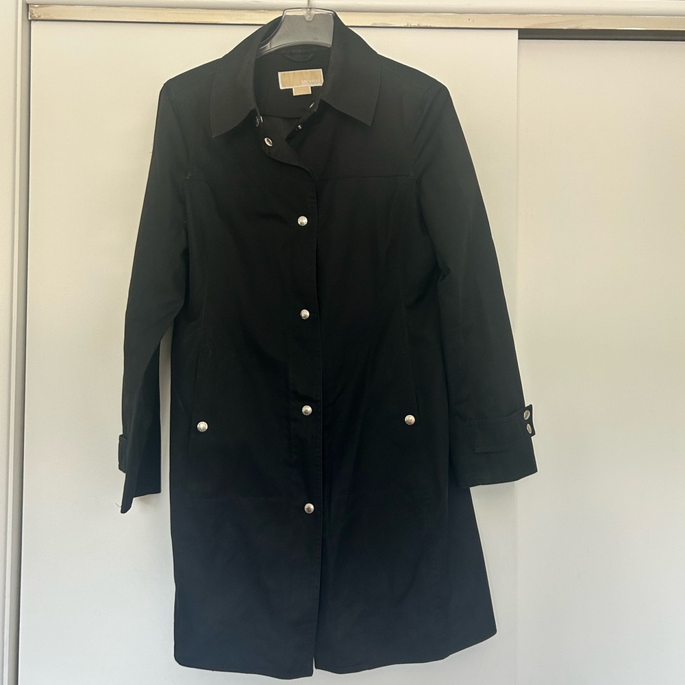 Michael Kors Trench Coat with Tailored Fit and Classic Design